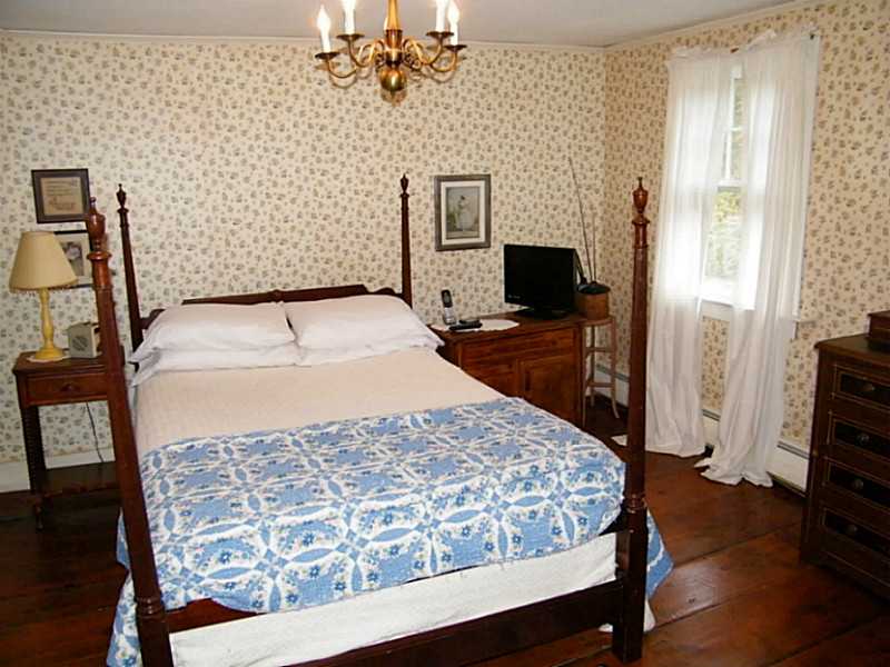67 Wilbur Road Lincoln, RI 02865 - Photo 18 of 24 Master Bedroom.