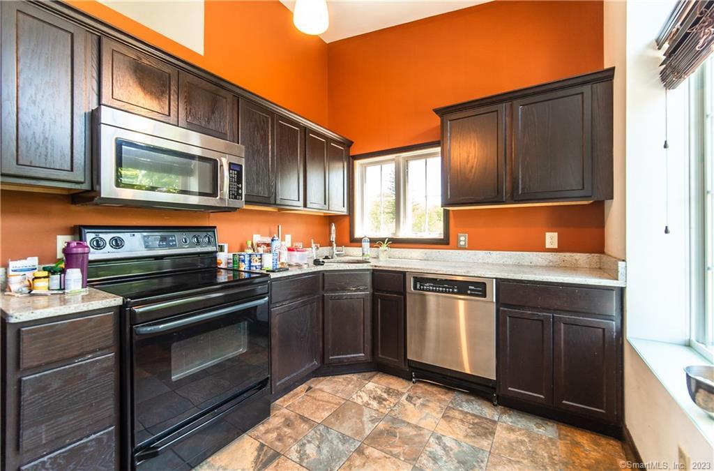 10 Summit Street, Unit 4 East Hampton, CT 06424 - Photo 2 of 10