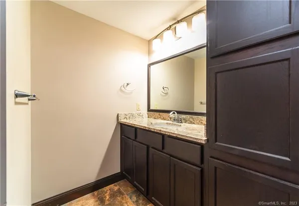 $1,700 | 10 Summit Street, Unit 4, East Hampton, CT 06424