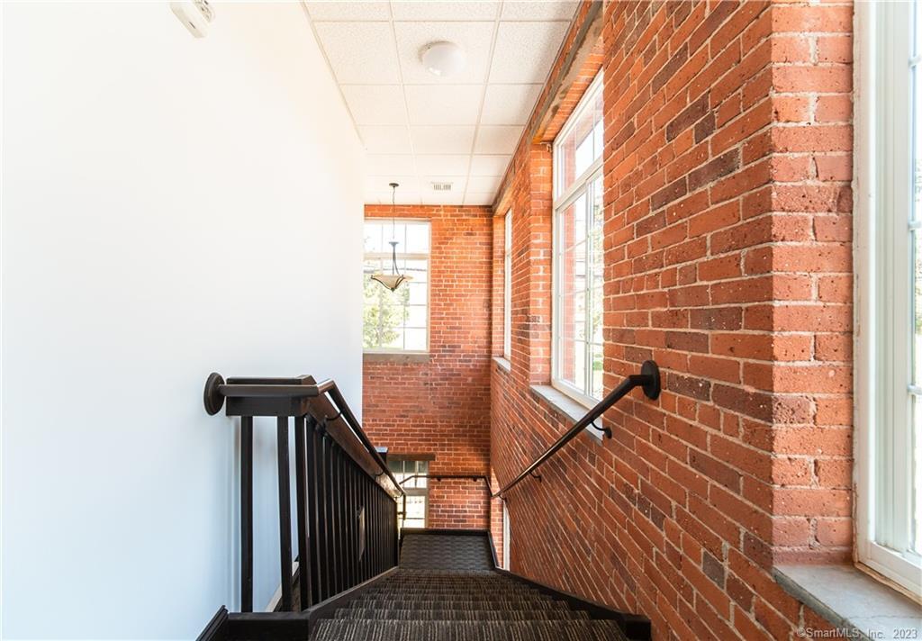 10 Summit Street, Unit 4 East Hampton, CT 06424 - Photo 9 of 10