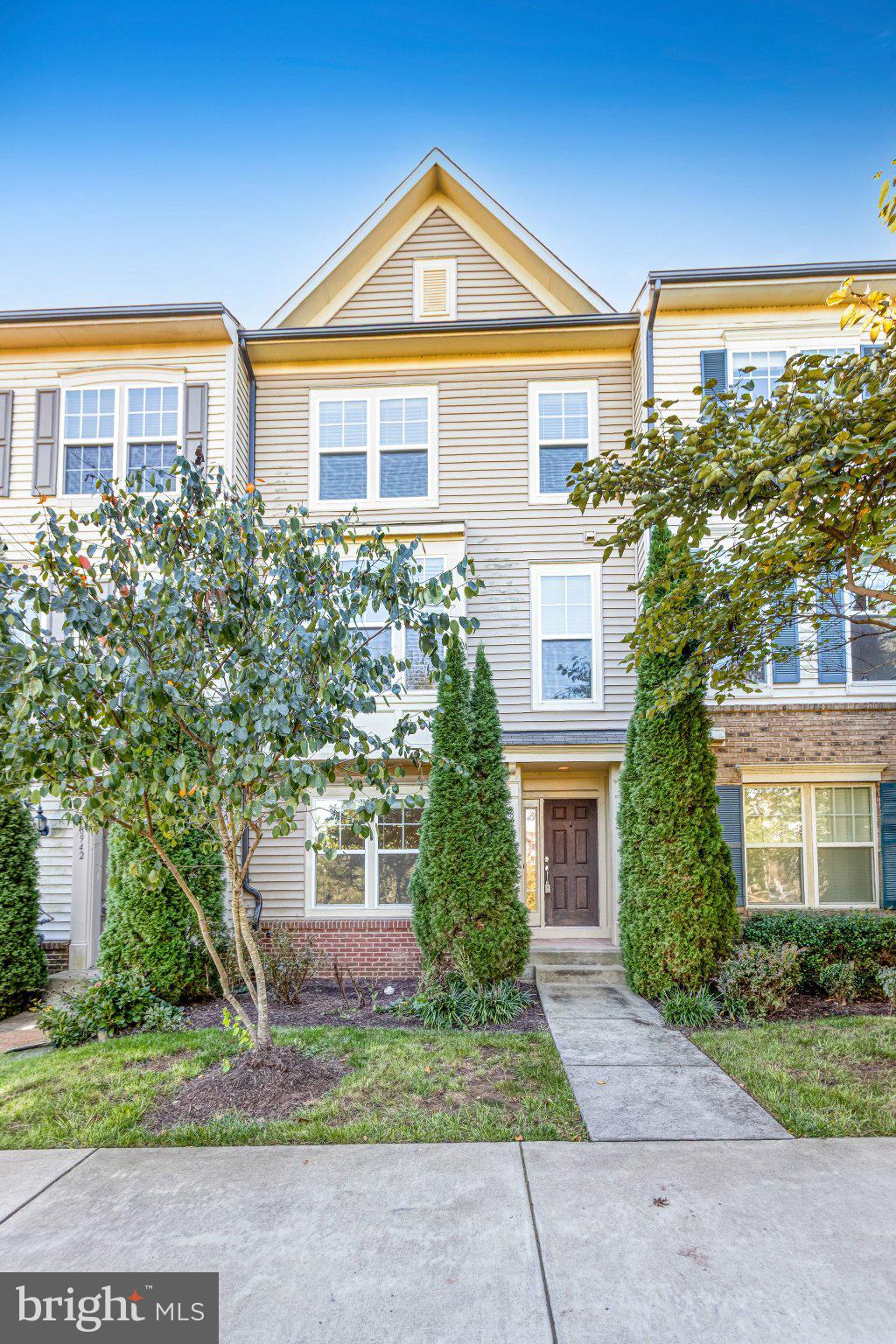 8940 Dahlgren Ridge Road Manassas, VA 20111 - Photo 1 of 36 Gallery Image 1