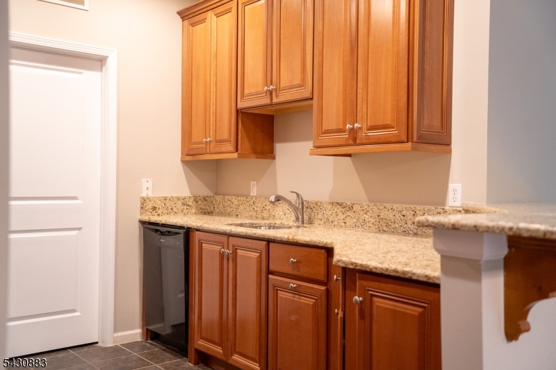 804 River Place Butler, NJ 07405 - Photo 7 of 32