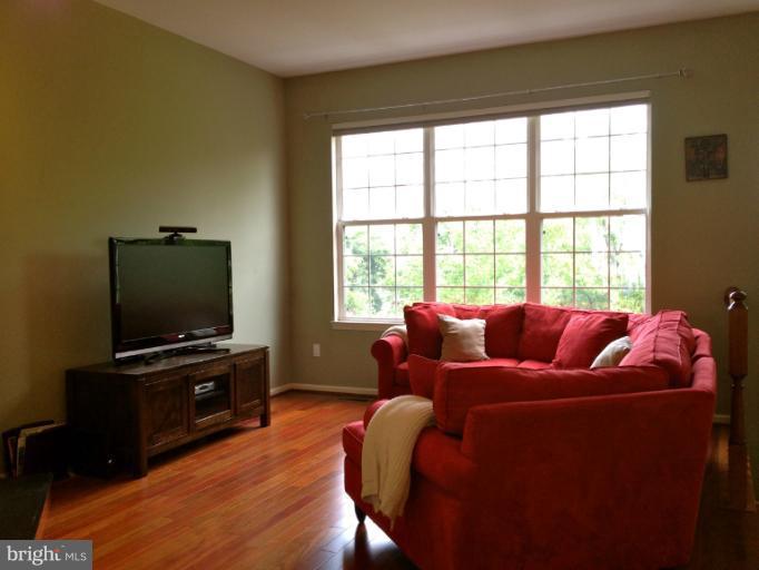 12017 Edgemere Circle Reston, VA 20190 - Photo 18 of 27 Large windows