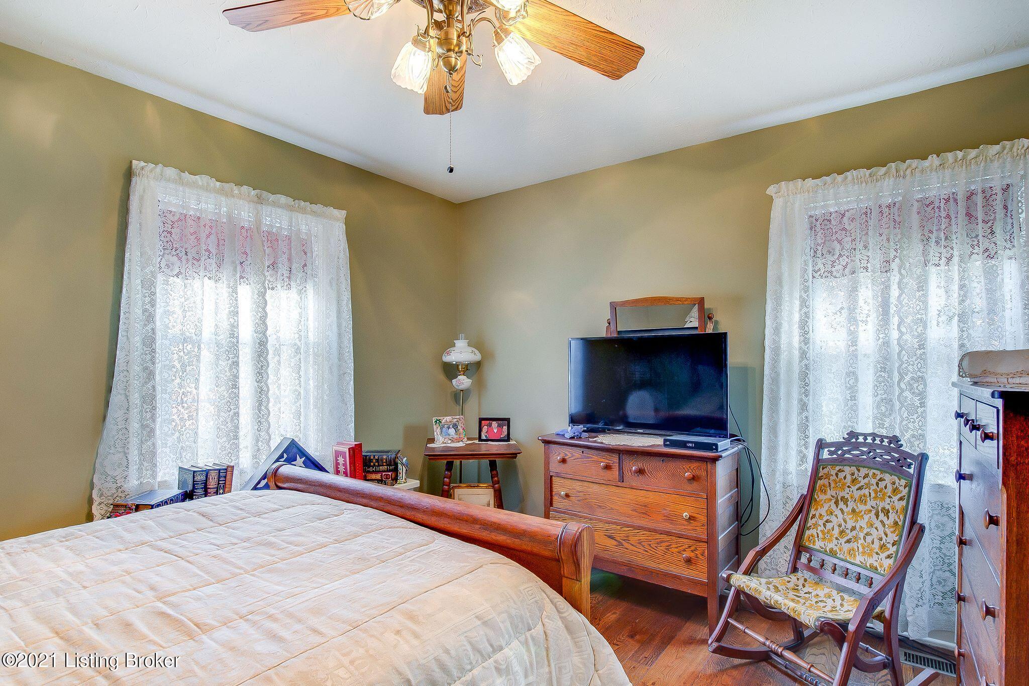 3307 Thrush Road Louisville, KY 40213 - Photo 12 of 27 Bedroom 1