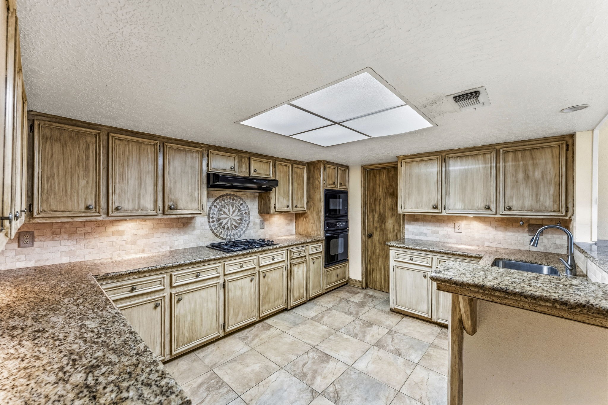 2718 Knollbrook Lane Spring, TX 77373 - Photo 19 of 48