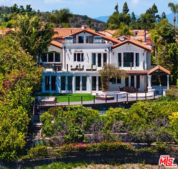 12608 Promontory Road Los Angeles, CA 90049 - Photo 29 of 68