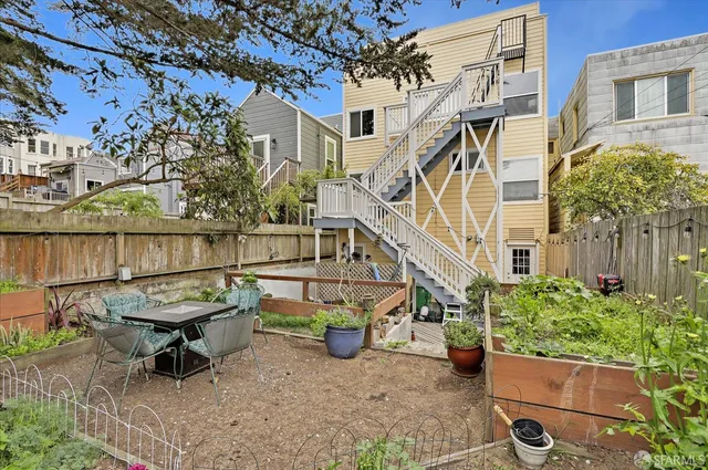 a backyard with a bench and some trees