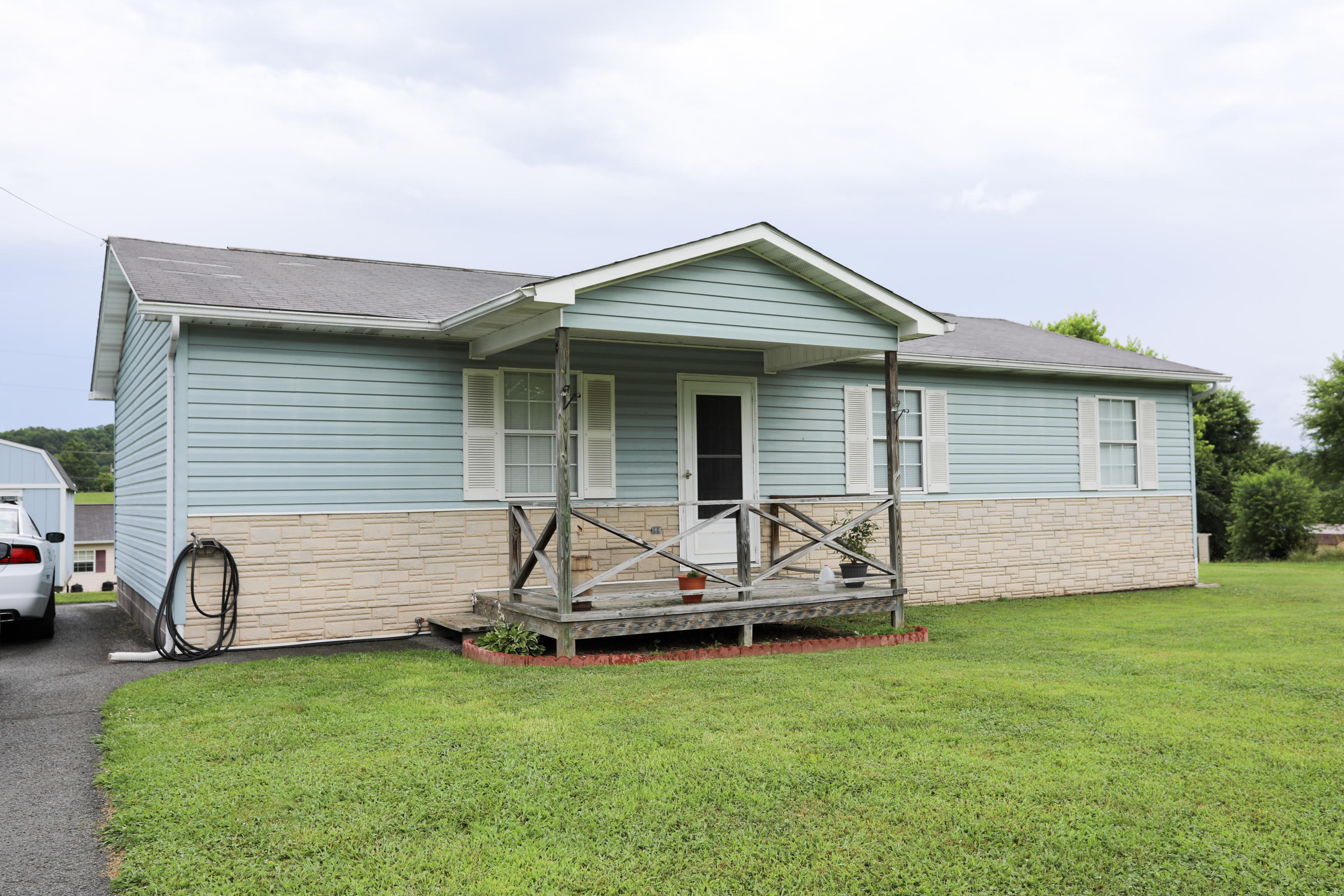 1936 Cedar Fork Road Tazewell, TN 37879 - Photo 2 of 17 Front