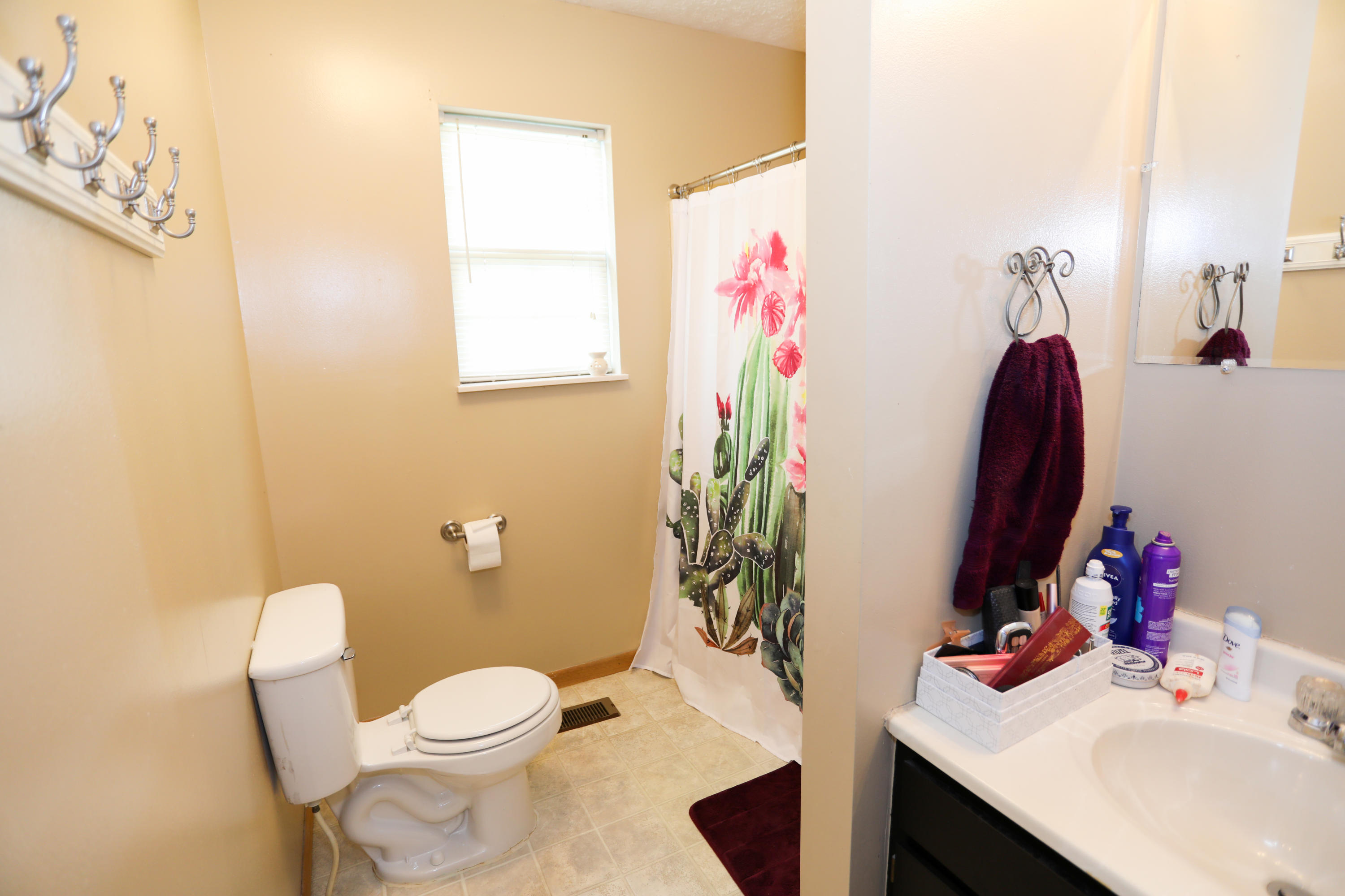 1936 Cedar Fork Road Tazewell, TN 37879 - Photo 15 of 17 bathroom