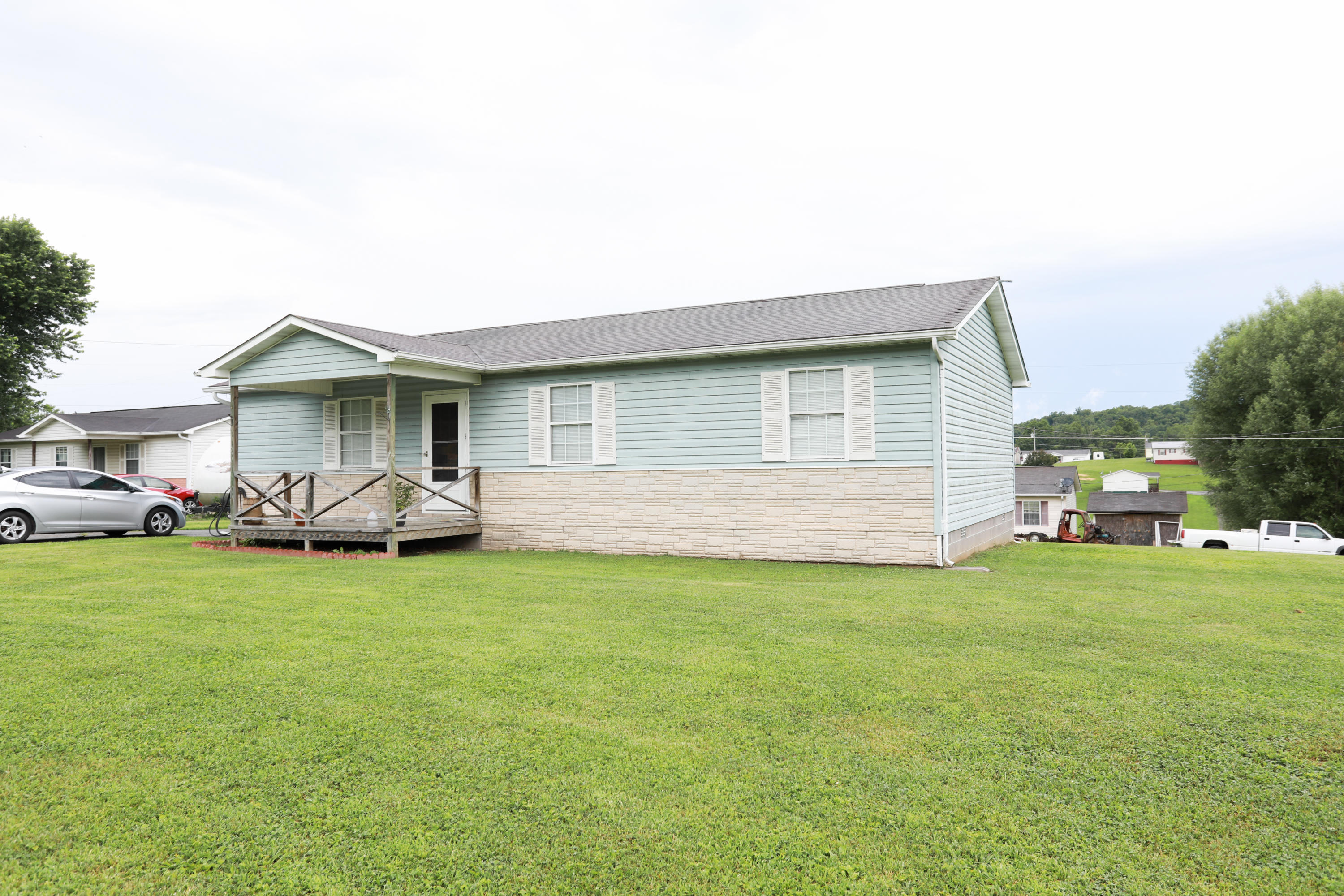 1936 Cedar Fork Road Tazewell, TN 37879 - Photo 4 of 17 Front