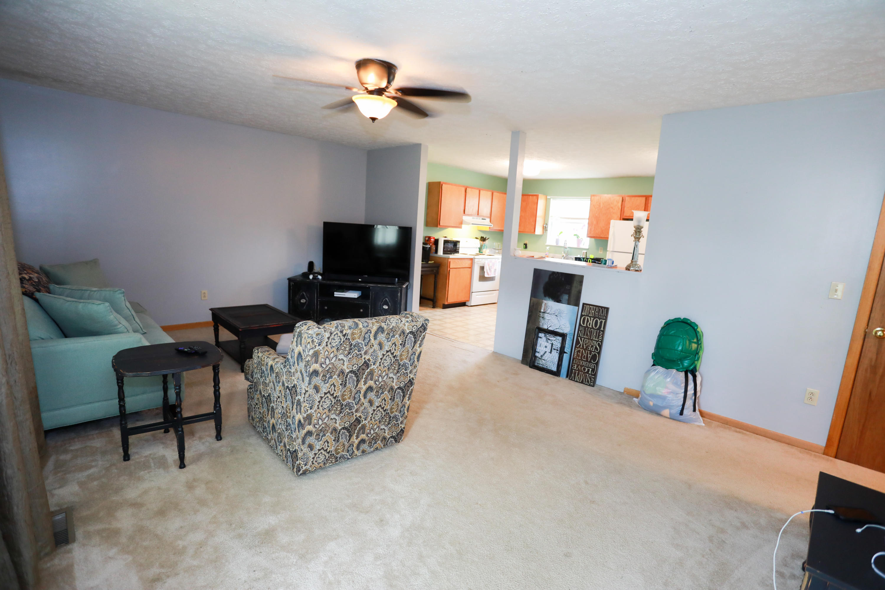 1936 Cedar Fork Road Tazewell, TN 37879 - Photo 8 of 17 Living Room