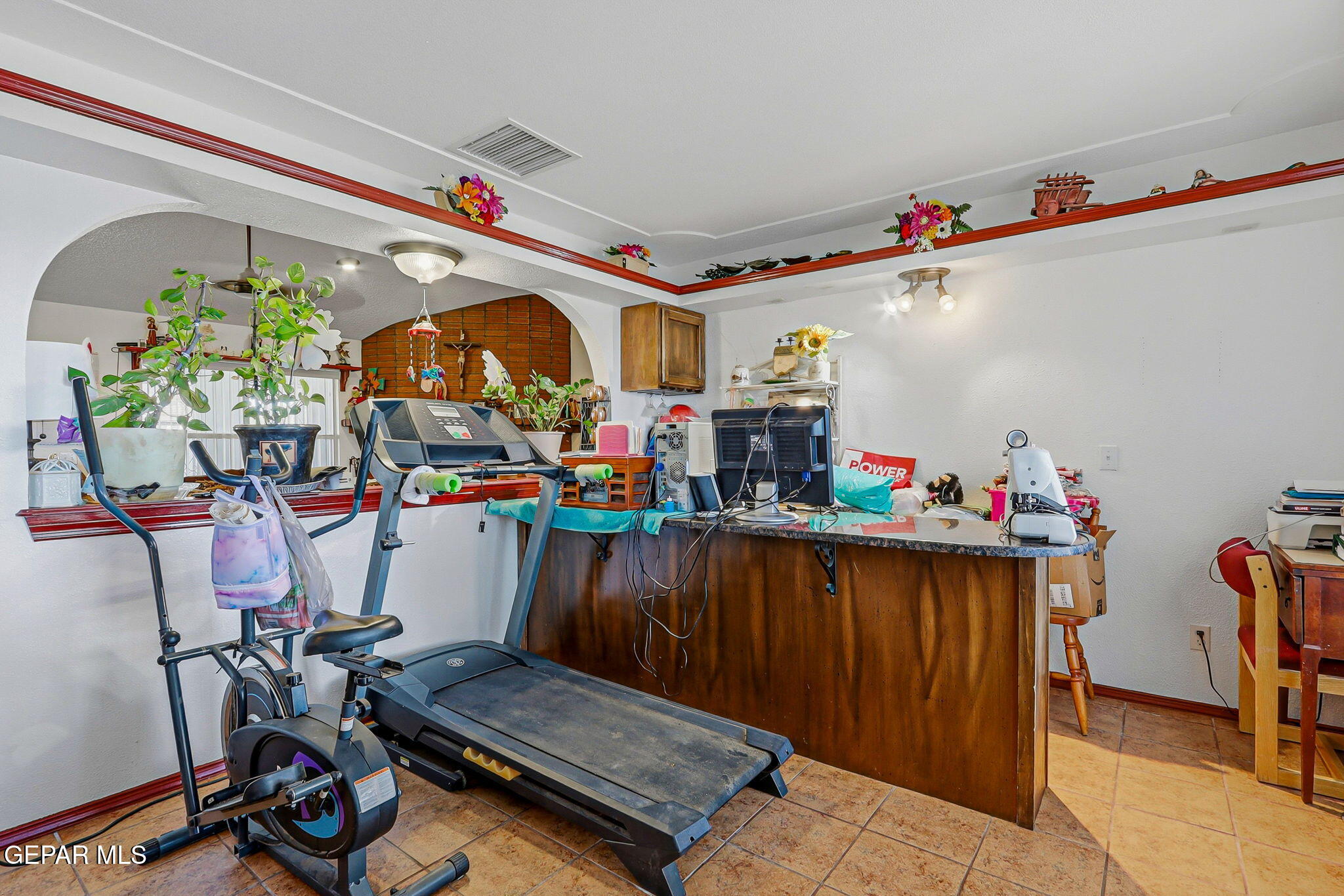 1602 Waterfront Street Anthony, NM 88021 - Photo 21 of 58 a room with musical instruments