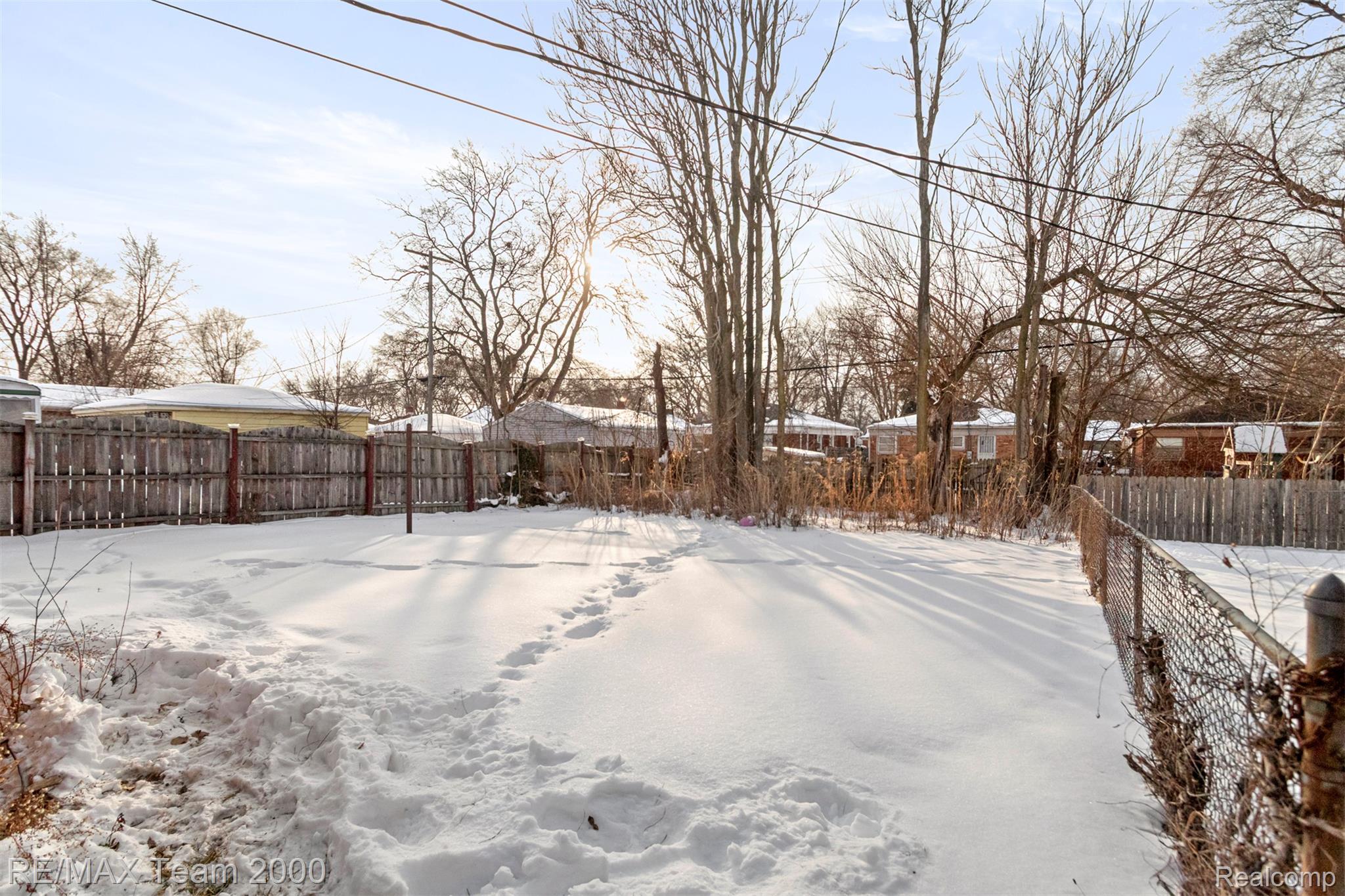 20295 Huntington Road Detroit, MI 48219 - Photo 33 of 43 View of snowy yard