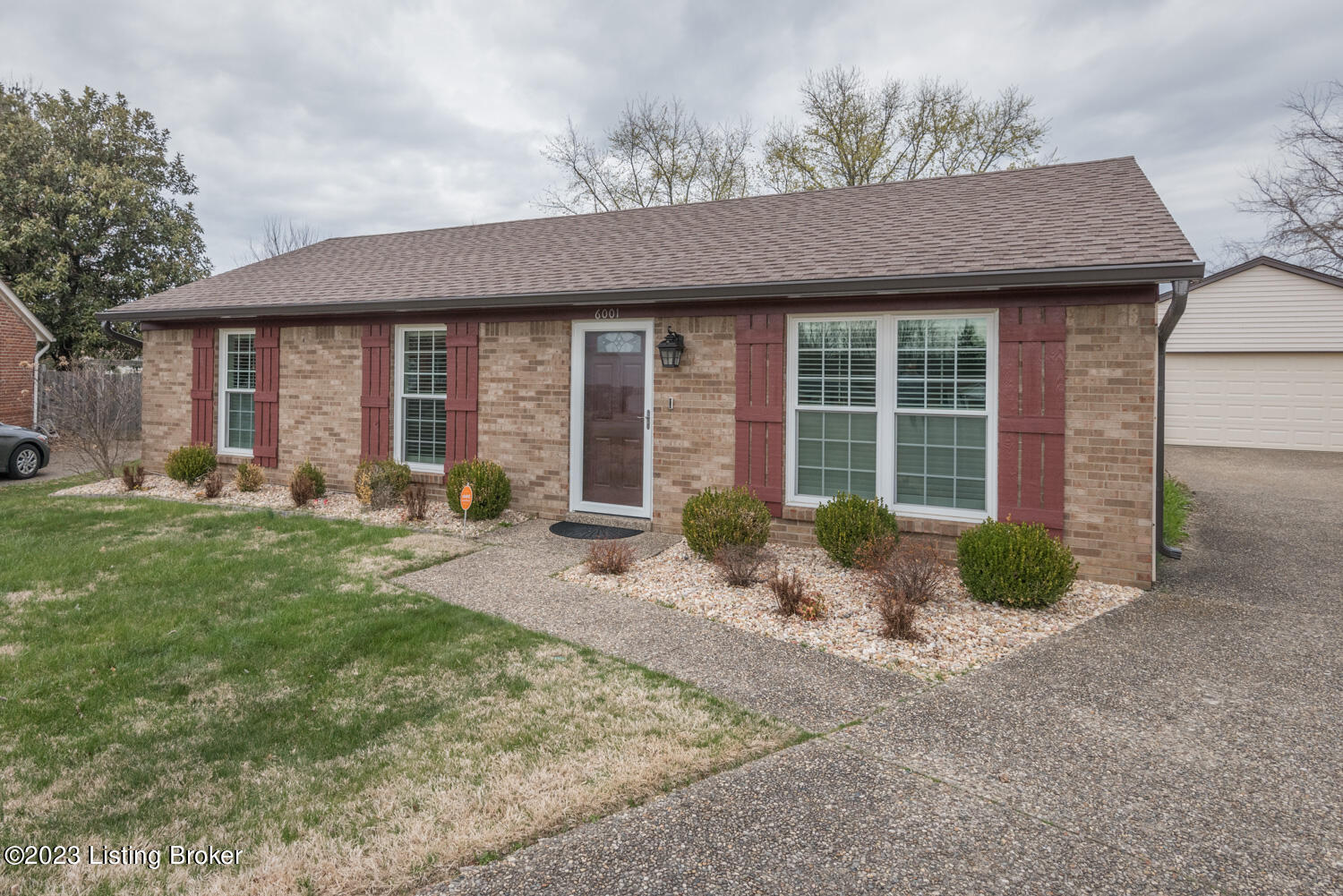 6001 Hickory Tree Road Louisville, KY 40291 - Photo 3 of 27 027