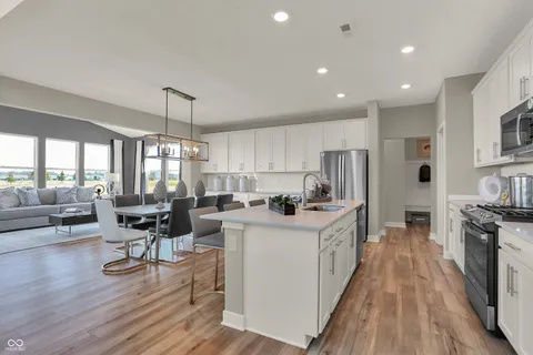$537,885 | 1648 Vista Rdg N Drive, Greenwood, IN 46143