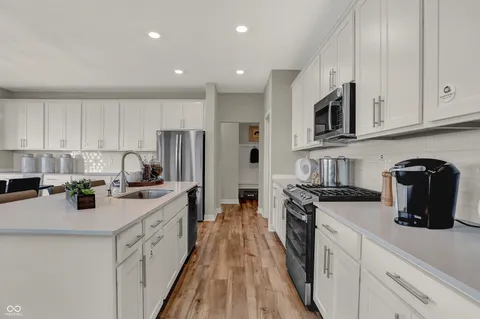 $537,885 | 1648 Vista Rdg N Drive, Greenwood, IN 46143