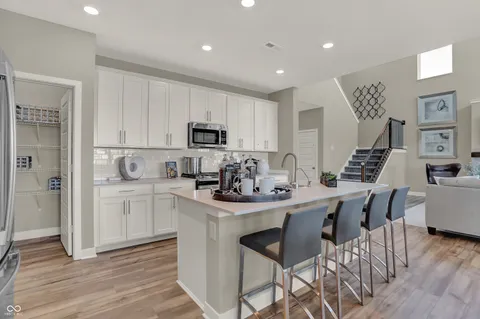$537,885 | 1648 Vista Rdg N Drive, Greenwood, IN 46143