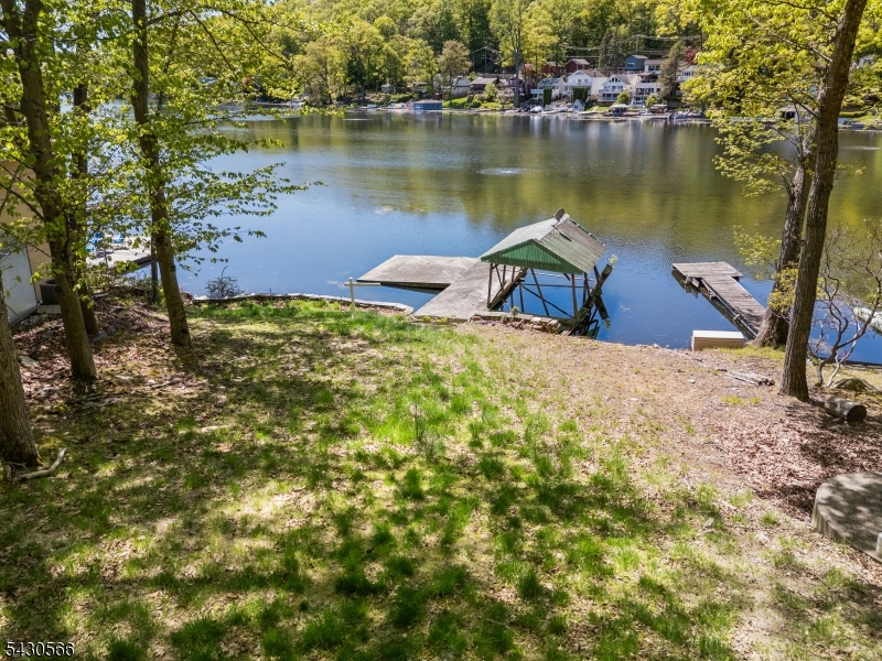 8 Oneida Avenue Hopatcong, NJ 07843 - Photo 10 of 15