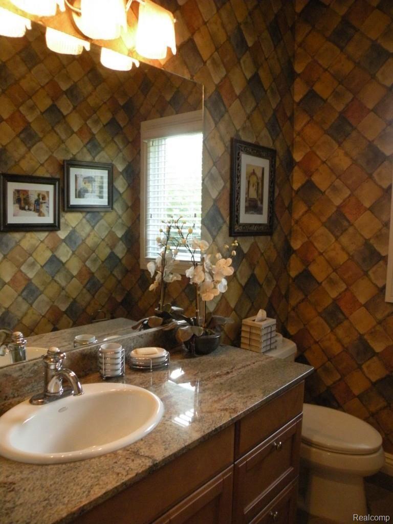4607 Fawn Hill Court Rochester, MI 48306 - Photo 41 of 47 Rear Lavatory