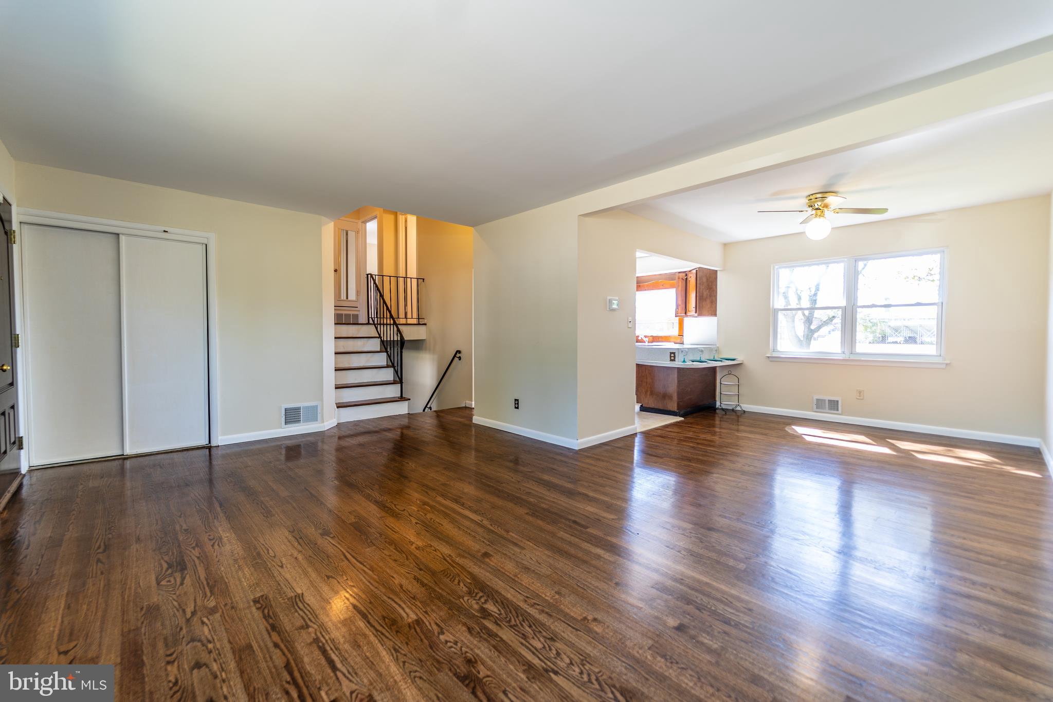 8 Walton Road Mount Holly, NJ 08060 - Photo 2 of 16