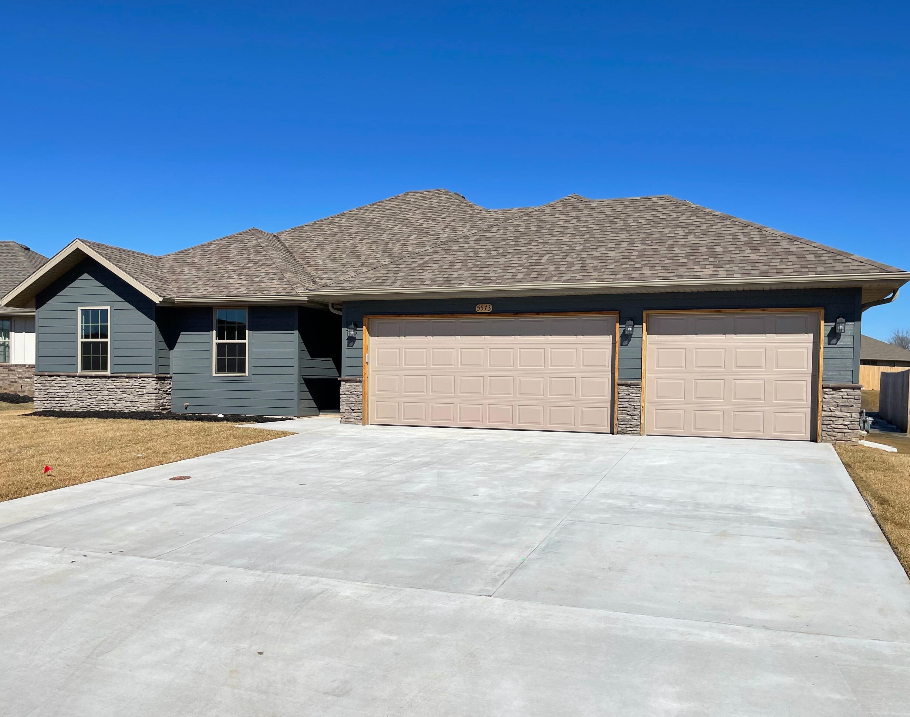 5573 West Pne Street Springfield, MO 65802 - Photo 1 of 1 5573 Pine front ext pic