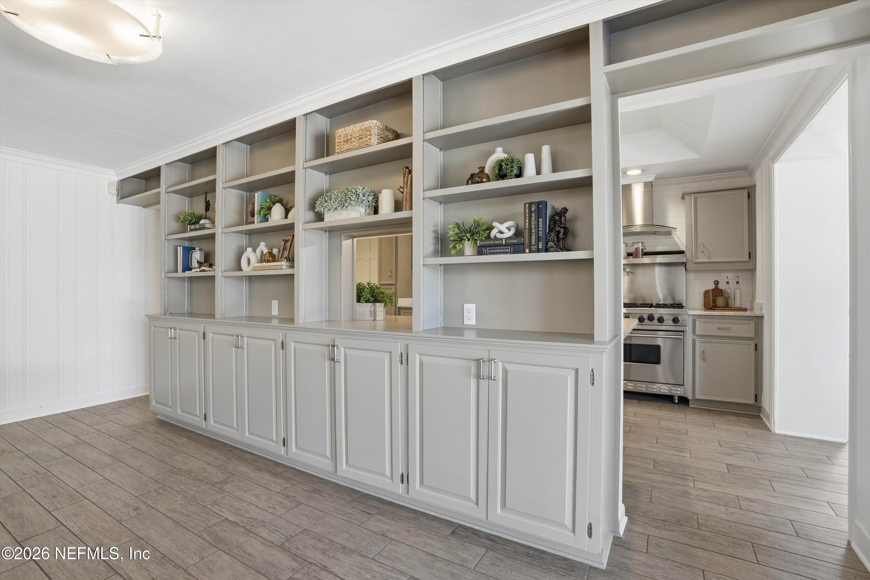 833 Sorrento Road Jacksonville, FL 32207 - Photo 13 of 68 Living Room