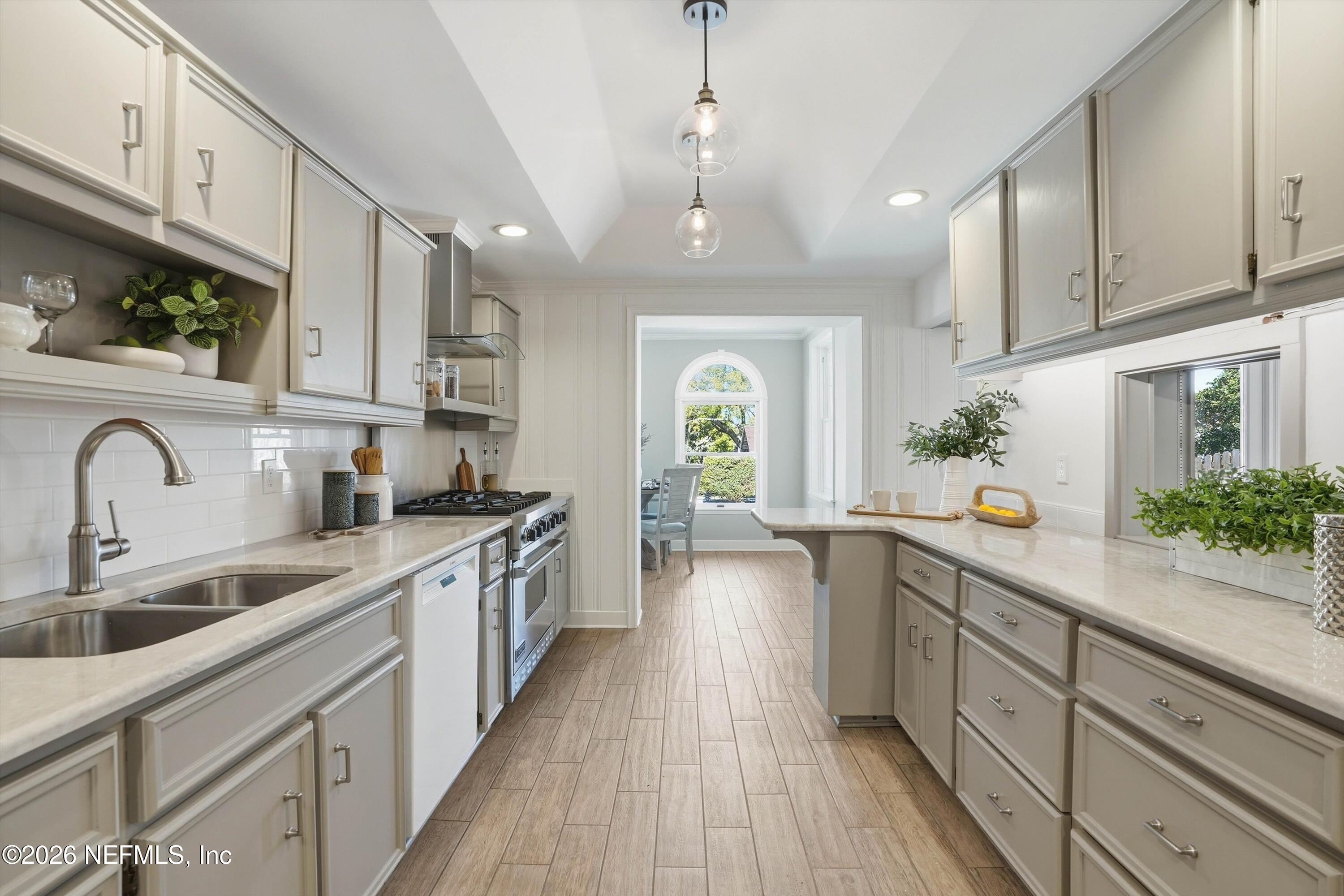 833 Sorrento Road Jacksonville, FL 32207 - Photo 15 of 68 Kitchen