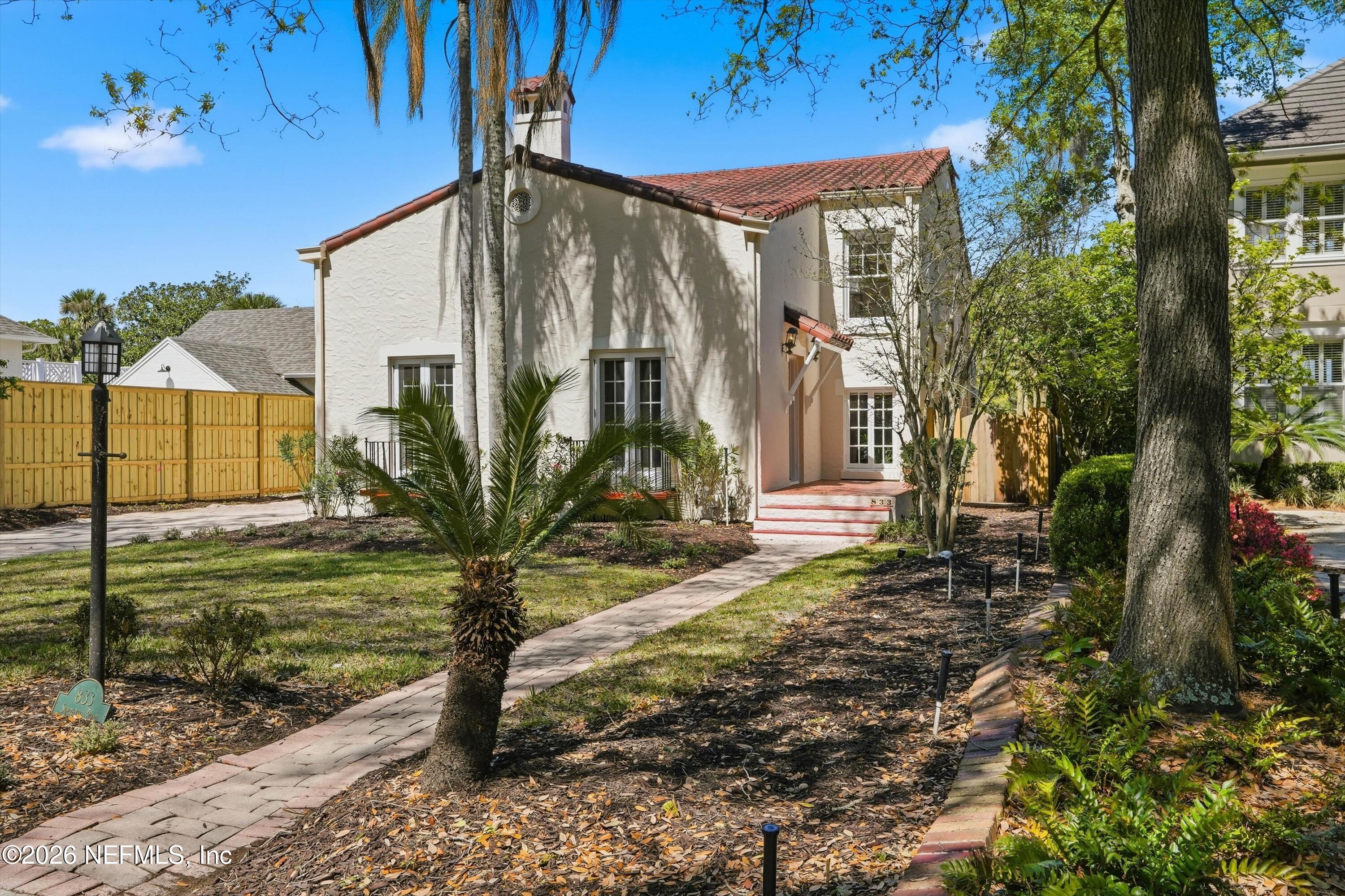 833 Sorrento Road Jacksonville, FL 32207 - Photo 2 of 68 a view of a back yard of the house
