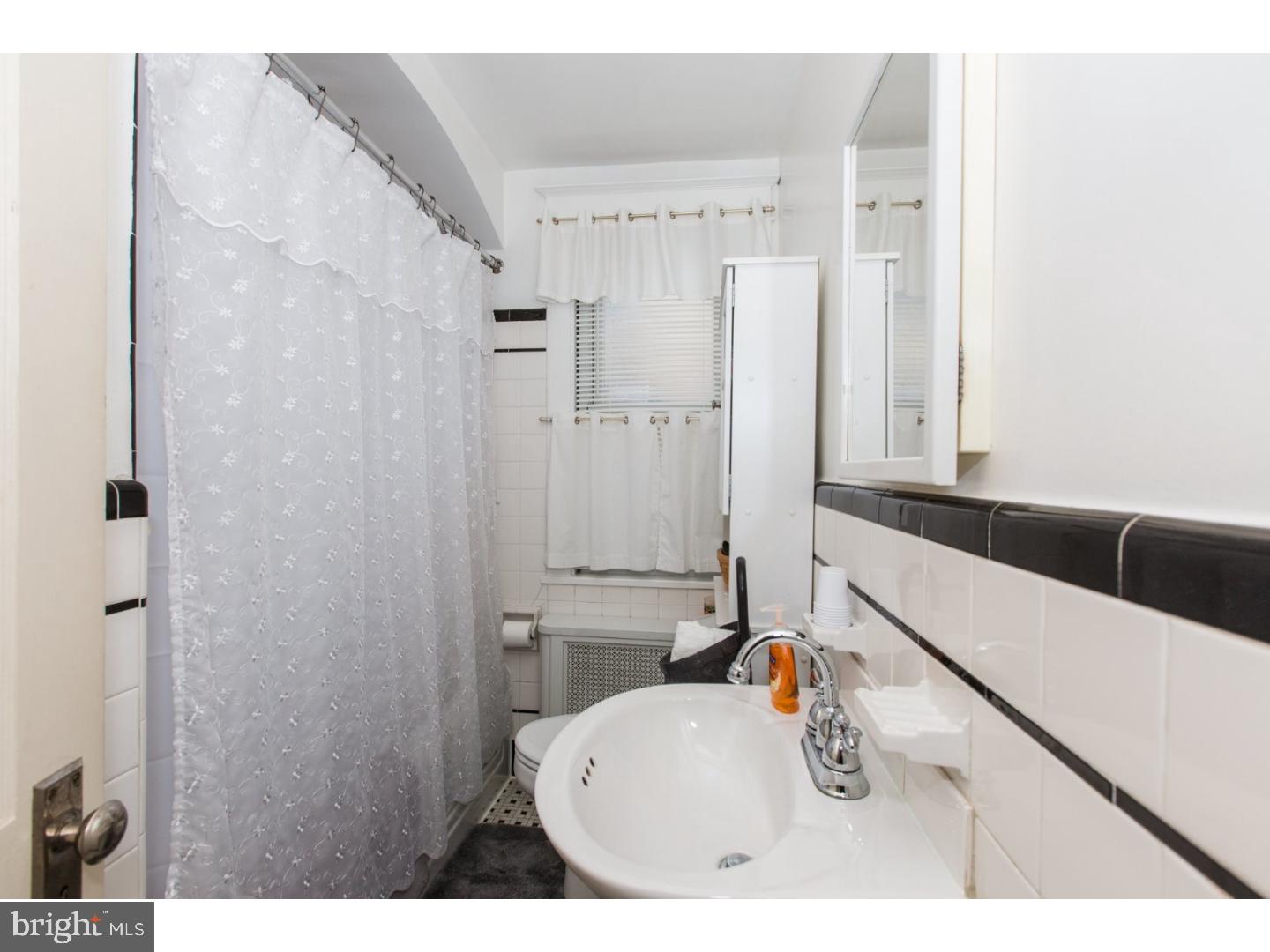 1427 Fayette Avenue Reading, PA 19607 - Photo 11 of 22 Bathroom