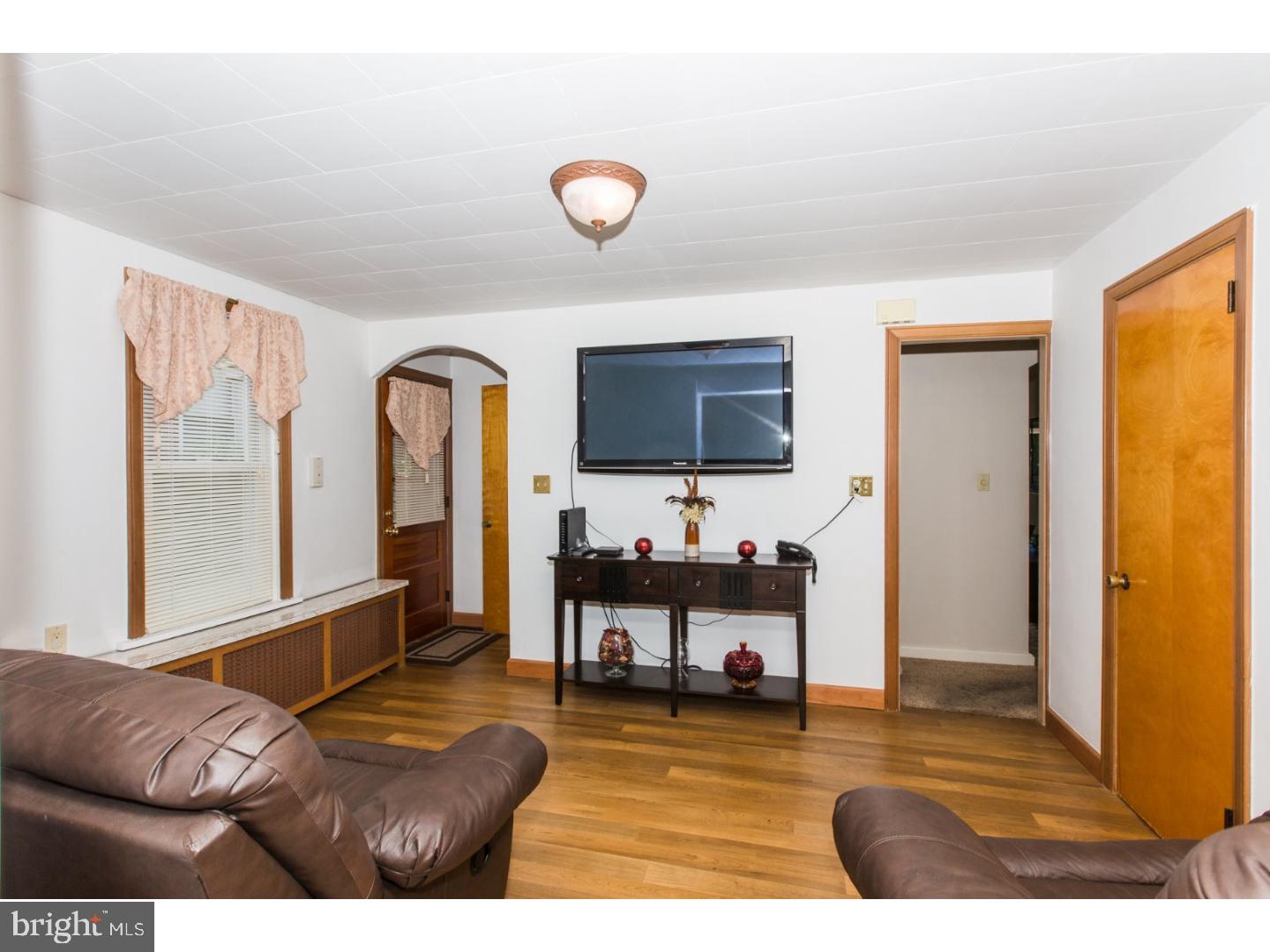 1427 Fayette Avenue Reading, PA 19607 - Photo 5 of 22 Den