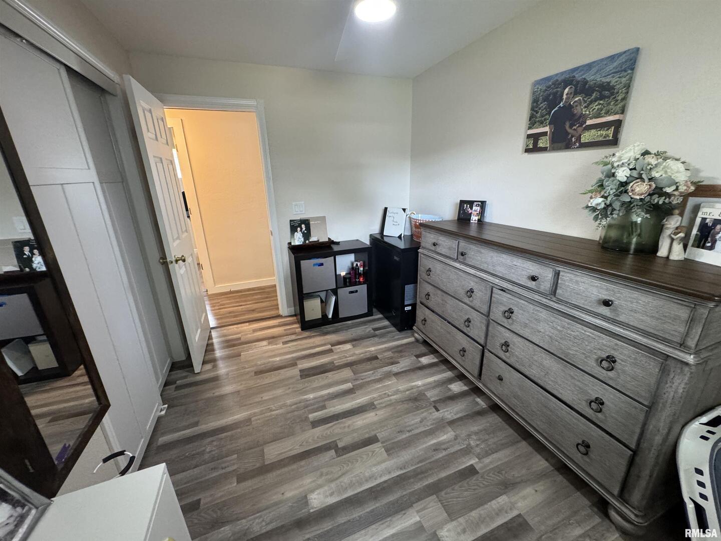 801 West 5th Street Flora, IL 62839 - Photo 22 of 48 a room with a bed and furniture