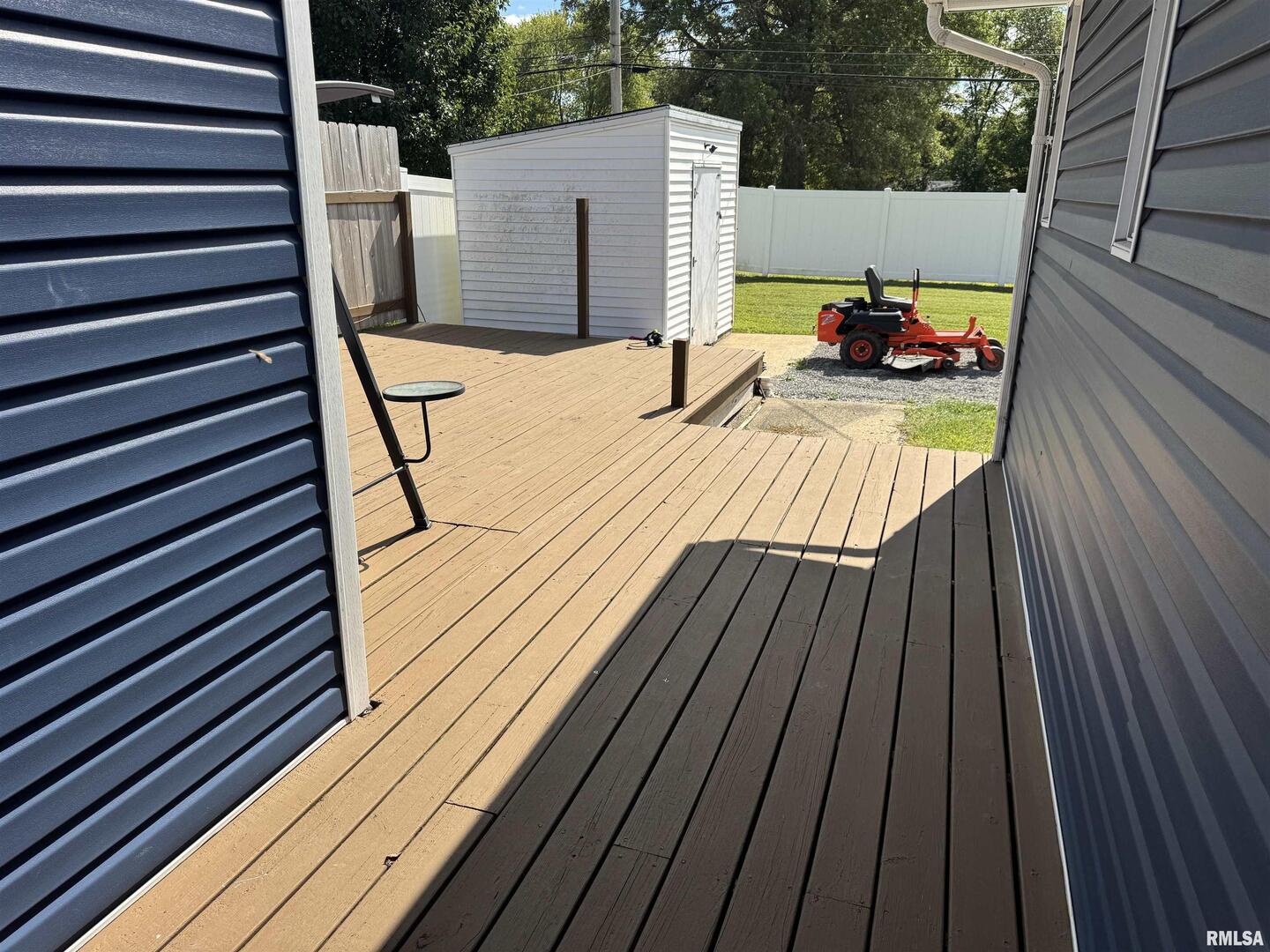 801 West 5th Street Flora, IL 62839 - Photo 37 of 48 a view of sitting space on deck