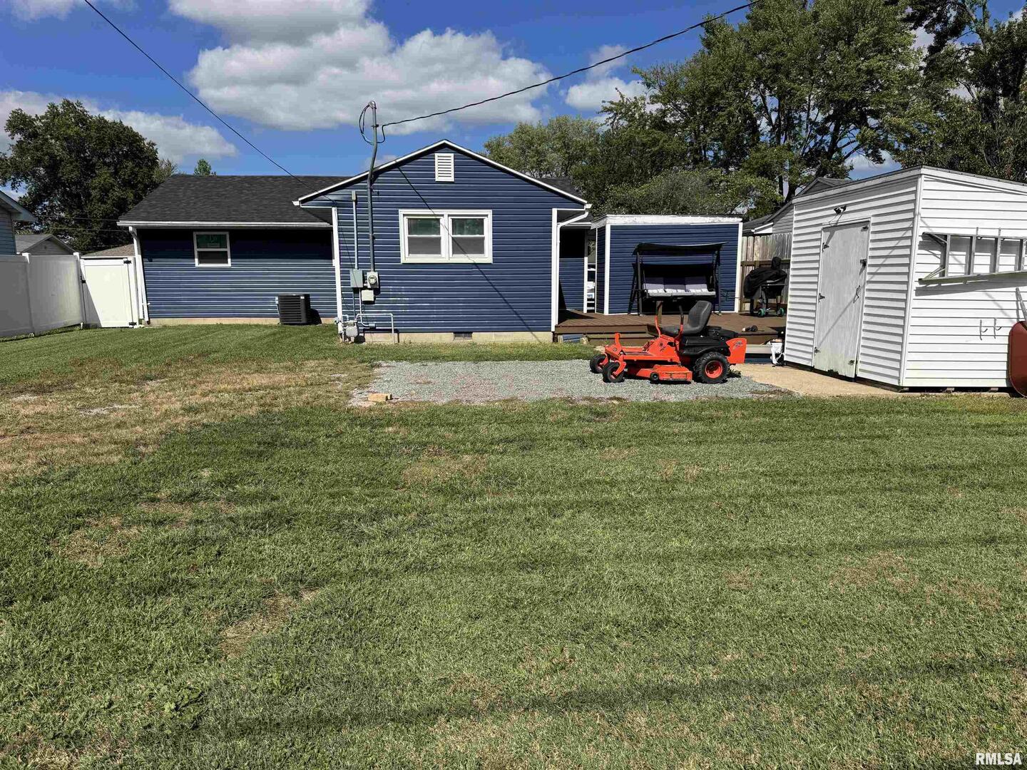 801 West 5th Street Flora, IL 62839 - Photo 40 of 48 a front view of house with yard and trees in the background