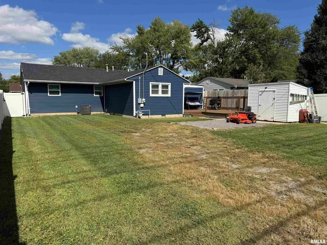 a house view with a outdoor space