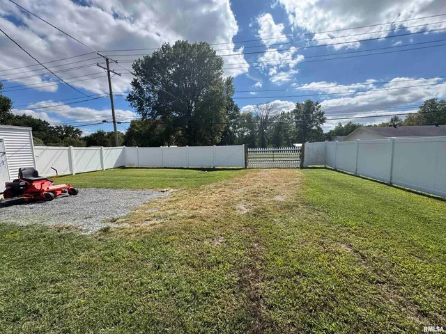 $152,000 | 801 West 5th Street, Flora, IL 62839