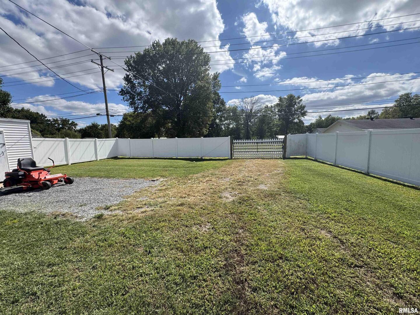 801 West 5th Street Flora, IL 62839 - Photo 42 of 48 a view of a field with a tree