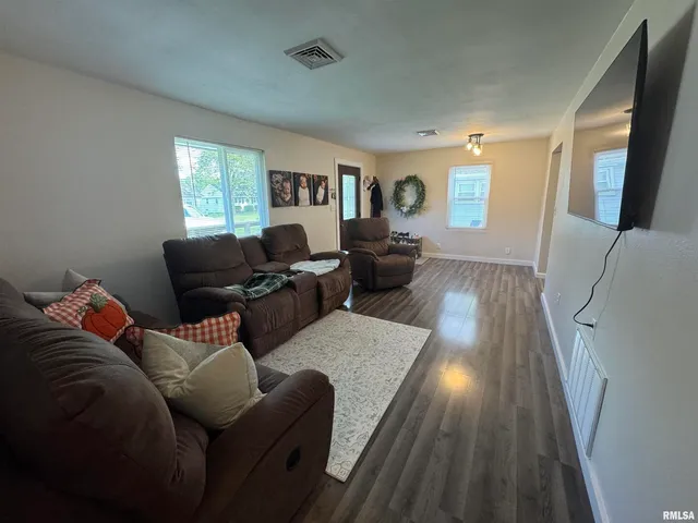 $152,000 | 801 West 5th Street, Flora, IL 62839