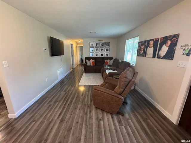 $152,000 | 801 West 5th Street, Flora, IL 62839