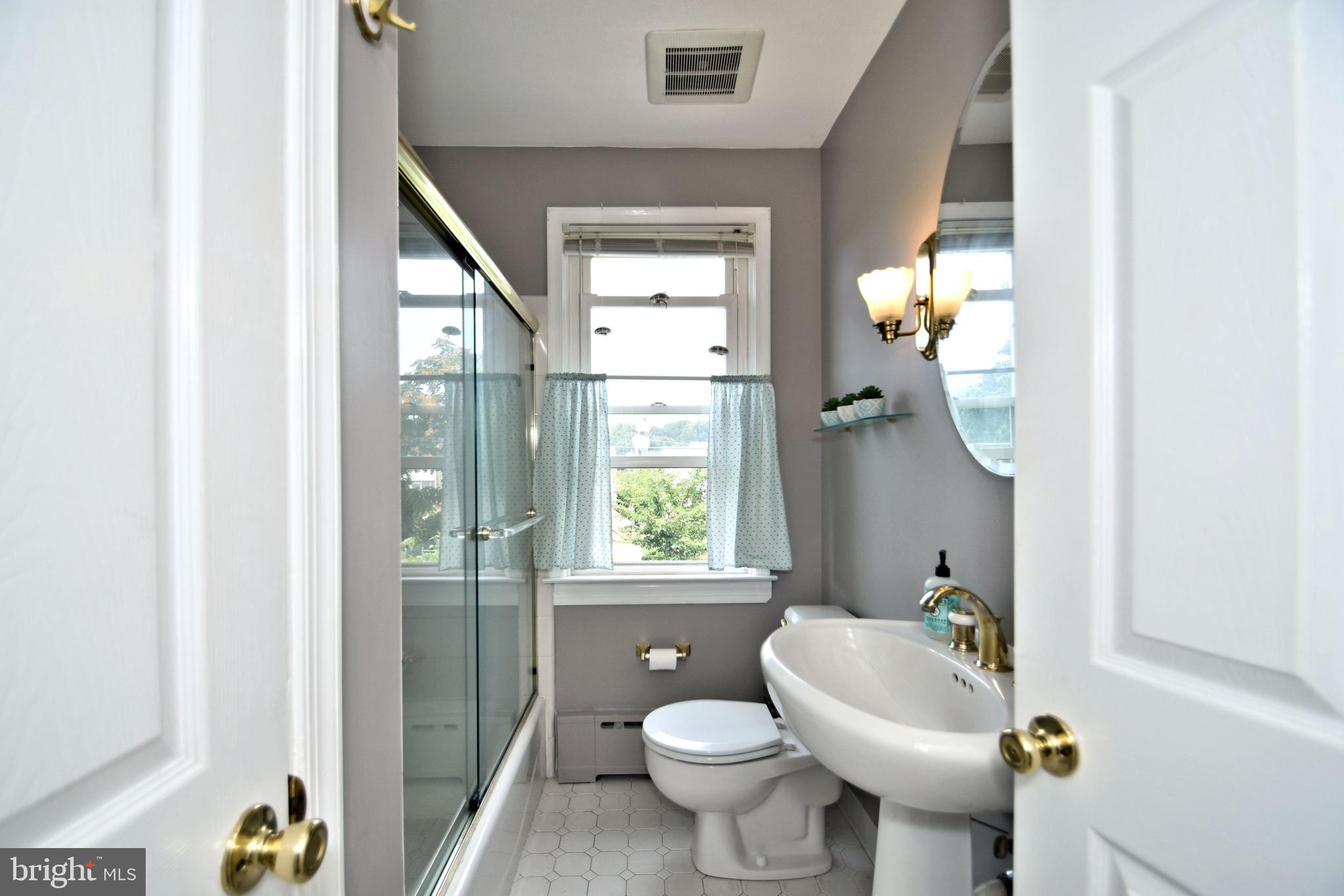318 Ballymore Road Springfield, PA 19064 - Photo 28 of 41 Hall Bath