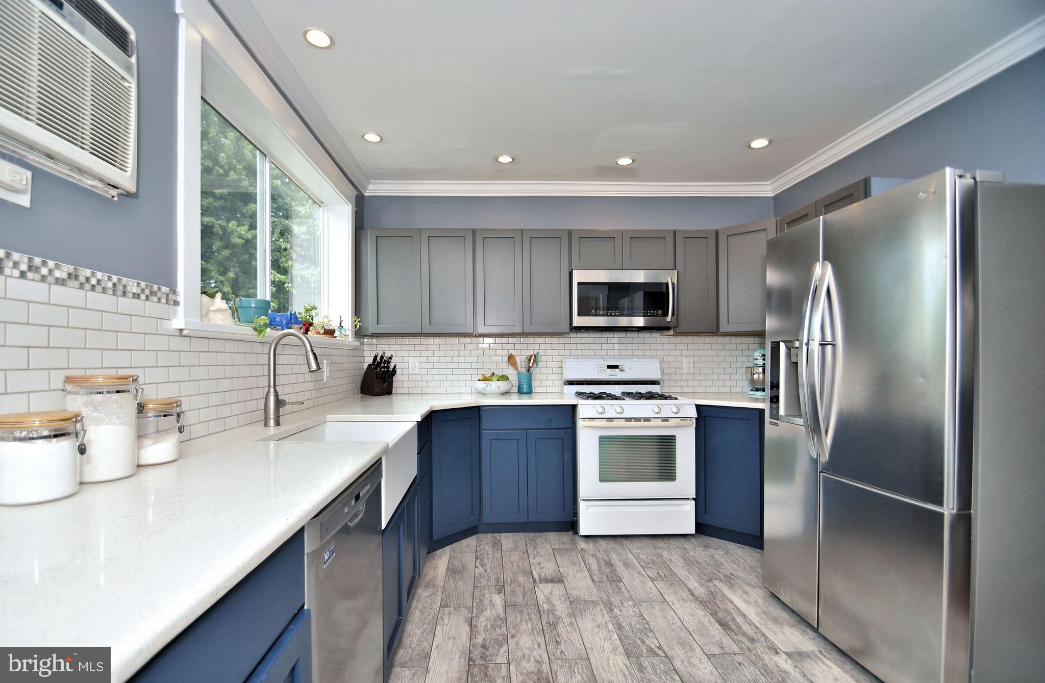 318 Ballymore Road Springfield, PA 19064 - Photo 3 of 41 Beautiful quartz counter tops