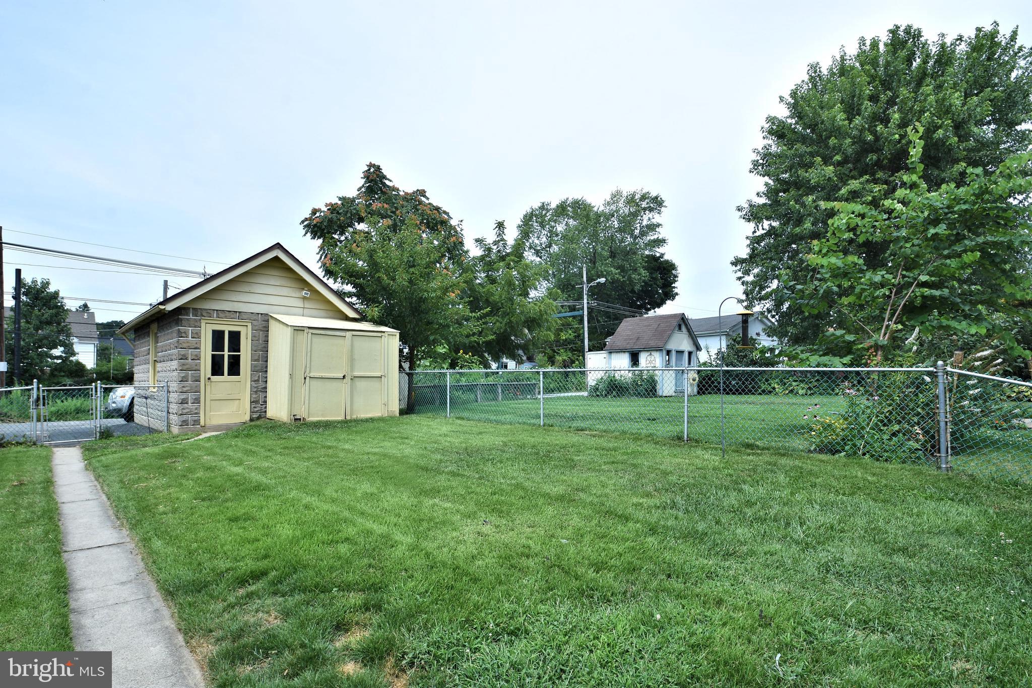 318 Ballymore Road Springfield, PA 19064 - Photo 34 of 41 Fenced yard