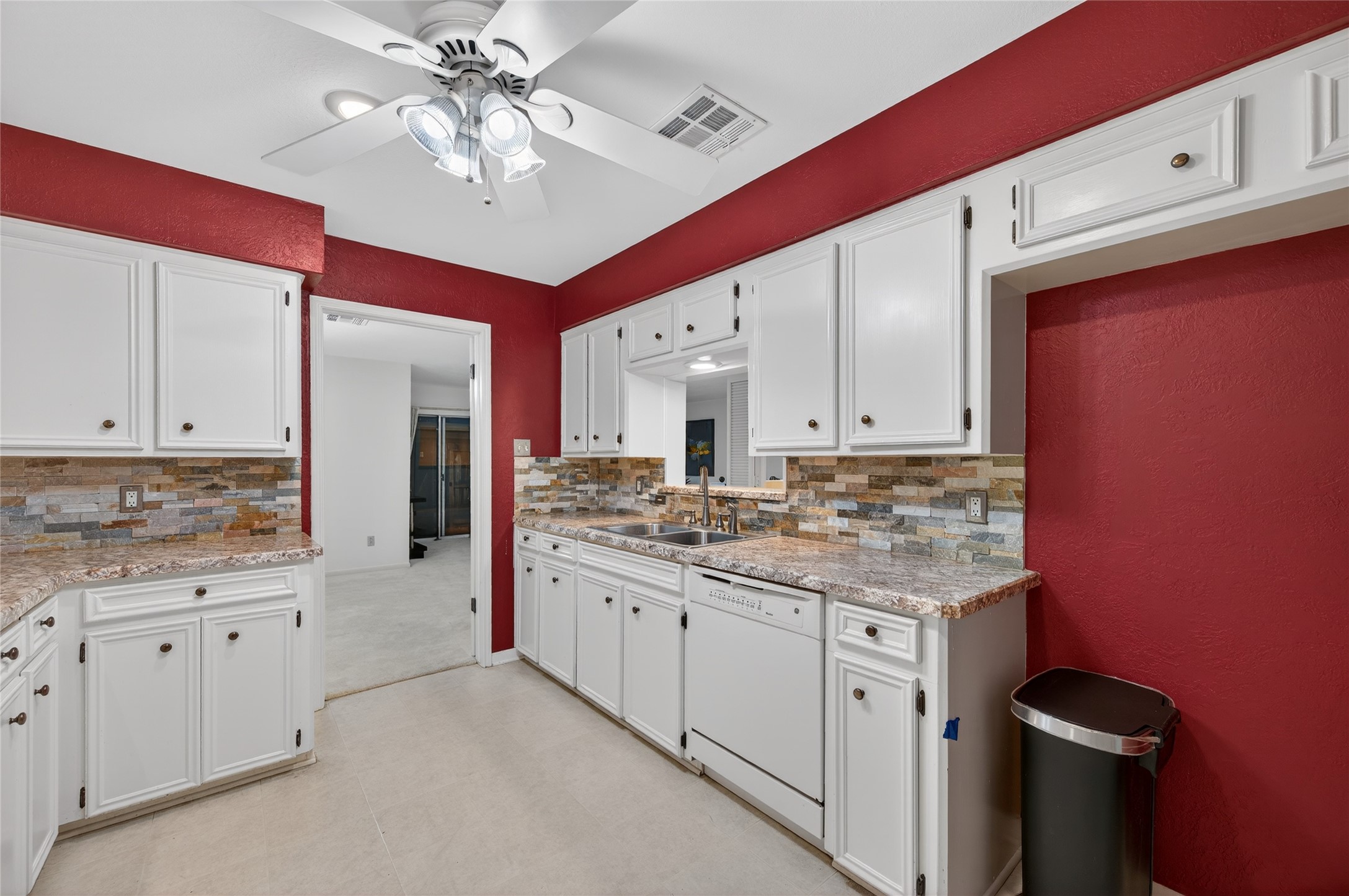 14724 Perthshire Road, Unit F Houston, TX 77079 - Photo 10 of 33 Gallery Image 10