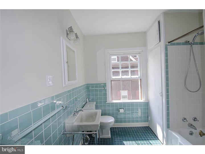 211 Poplar Avenue Wayne, PA 19087 - Photo 15 of 25 Bathroom