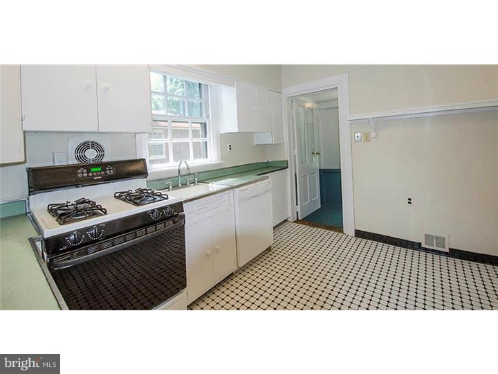 211 Poplar Avenue Wayne, PA 19087 - Photo 17 of 25 Kitchen