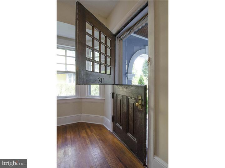 211 Poplar Avenue Wayne, PA 19087 - Photo 3 of 25 Foyer