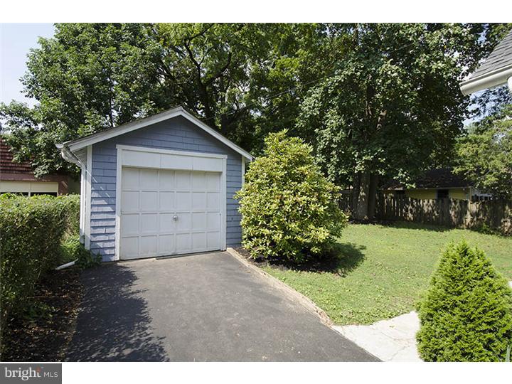 211 Poplar Avenue Wayne, PA 19087 - Photo 21 of 25 Garage
