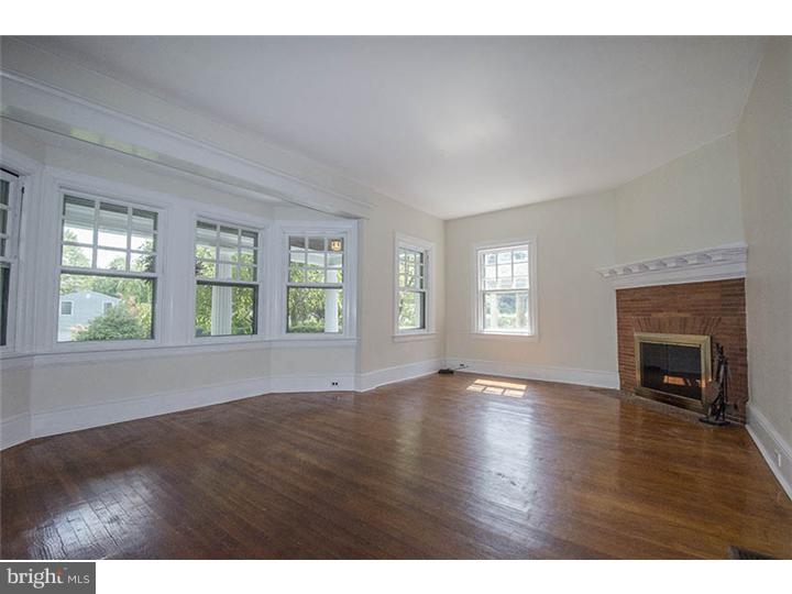 211 Poplar Avenue Wayne, PA 19087 - Photo 4 of 25 Living Room