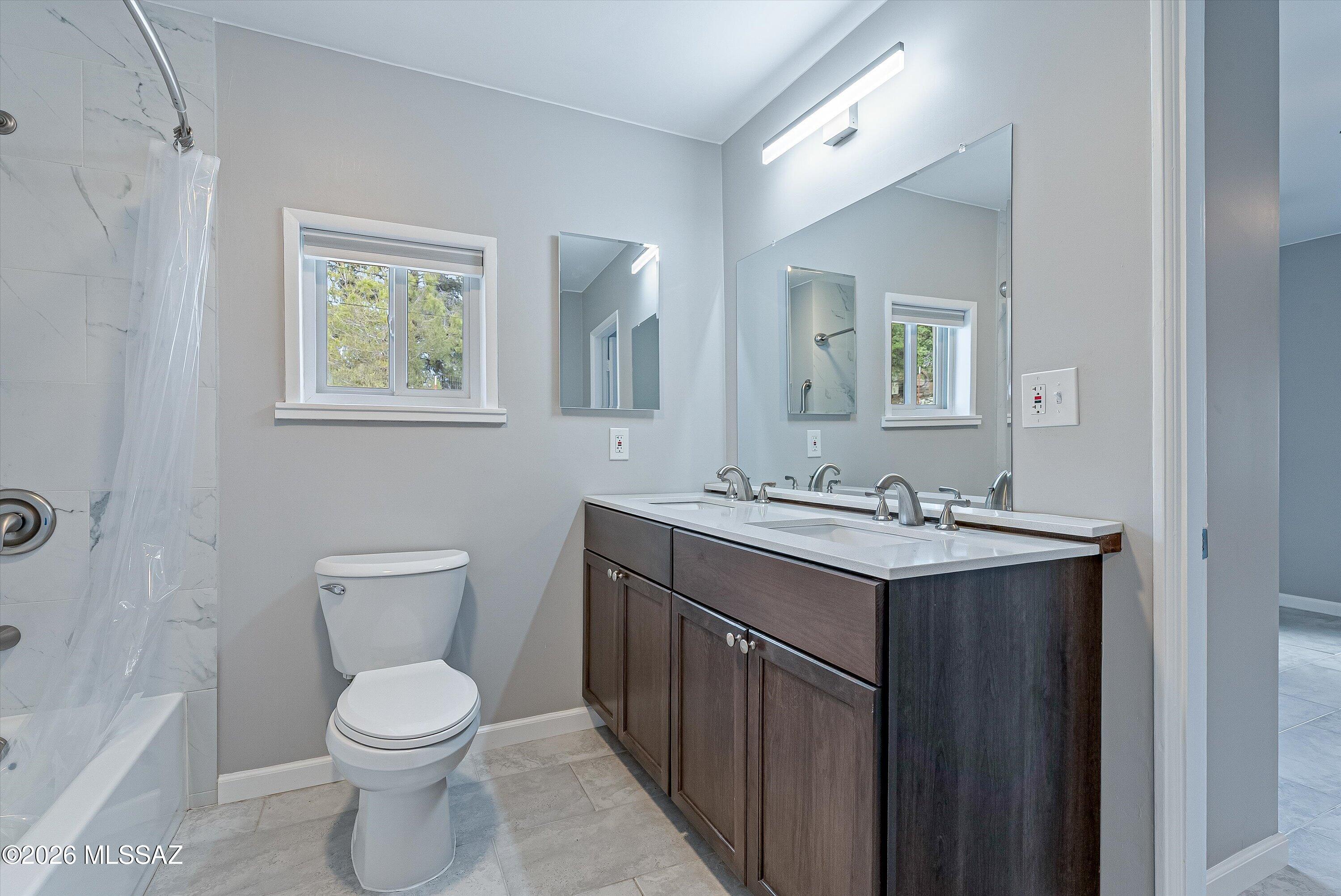 730 North Robles Road Oracle, AZ 85623 - Photo 17 of 28 17-Primary Bathroom