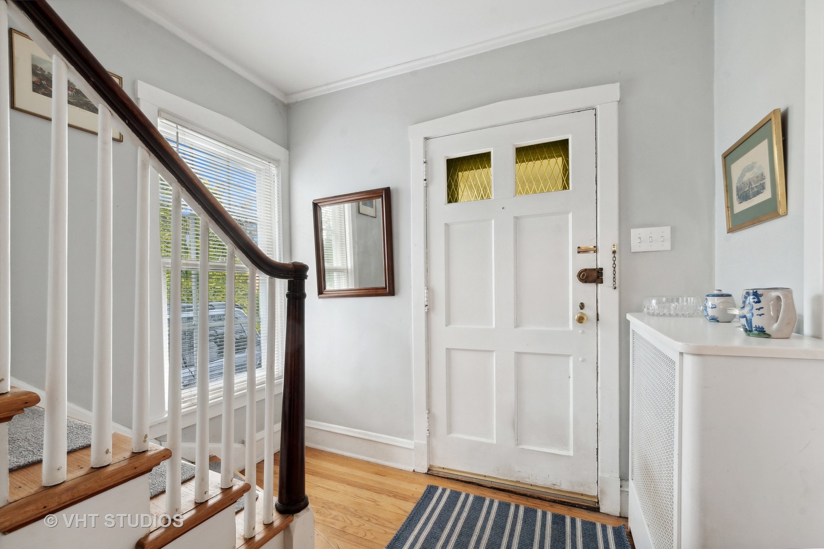 996 Chatfield Road Winnetka, IL 60093 - Photo 3 of 19 a view of an entryway with livingroom