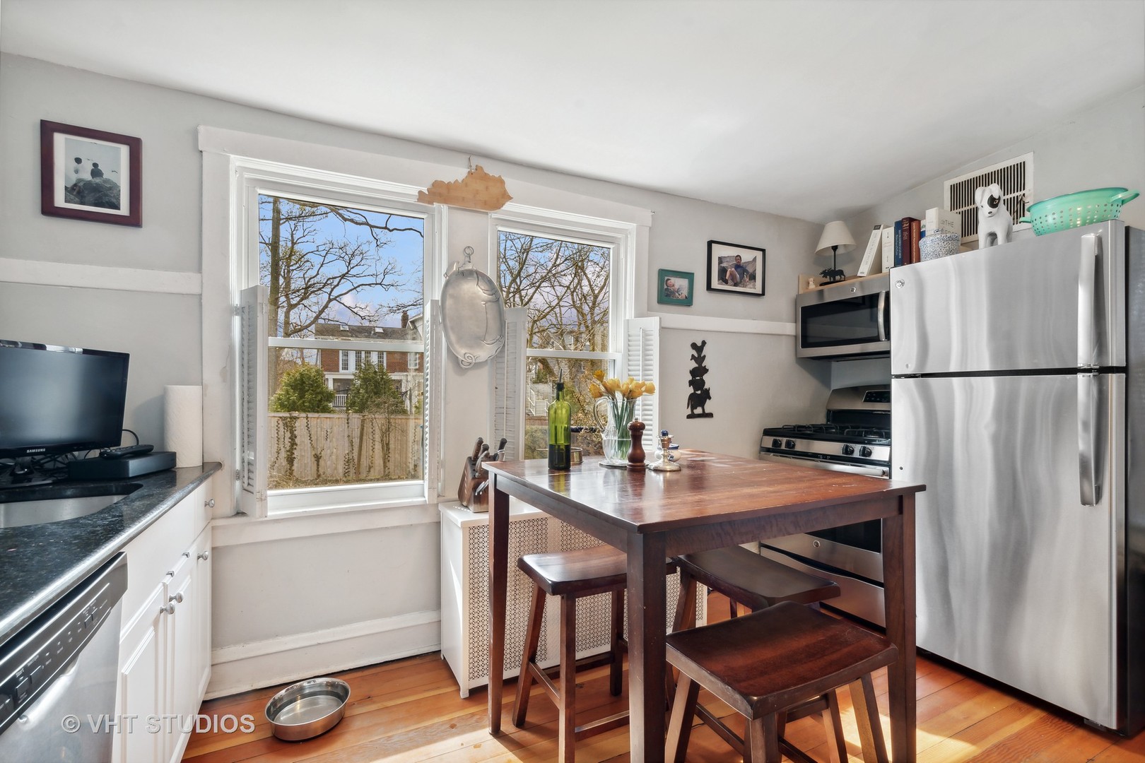 996 Chatfield Road Winnetka, IL 60093 - Photo 9 of 19 a kitchen with stainless steel appliances a stove a refrigerator and a refrigerator